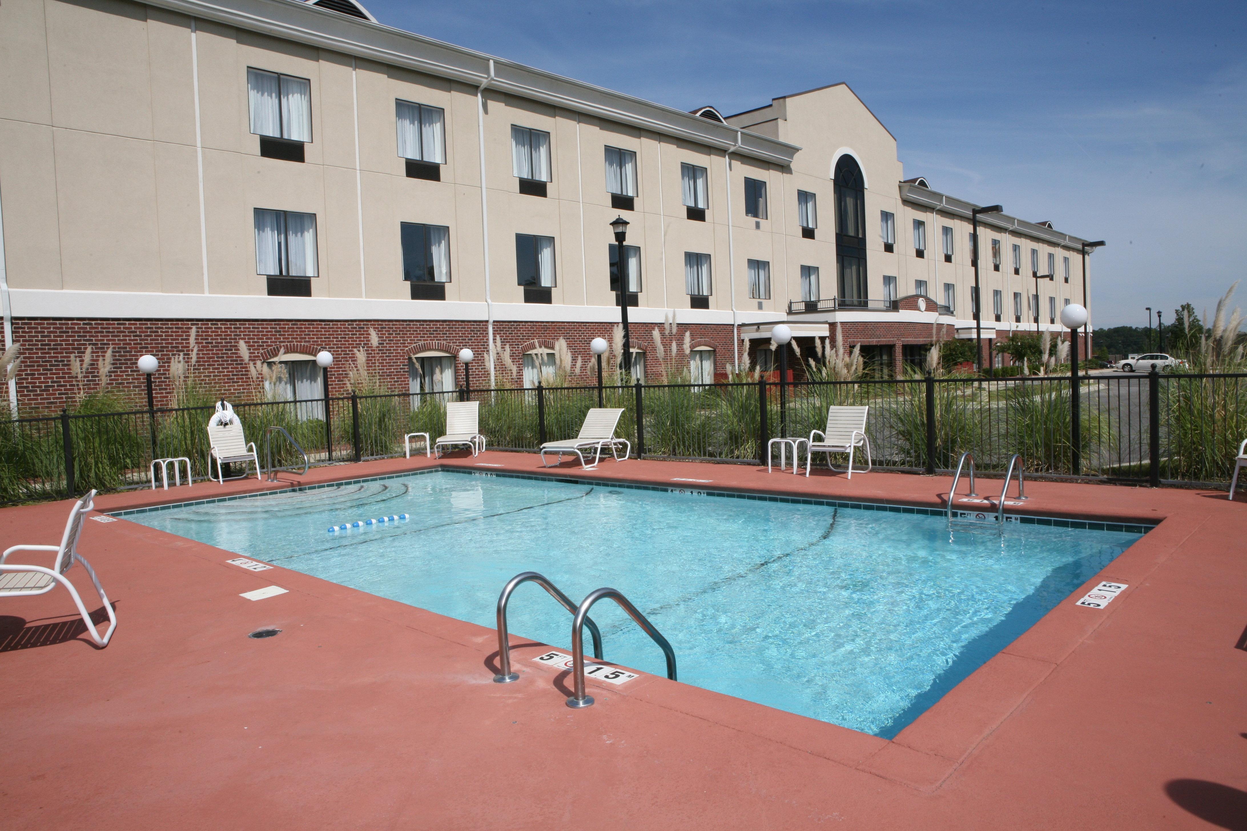 Holiday Inn Express Hotel & Suites Pell City Exterior photo